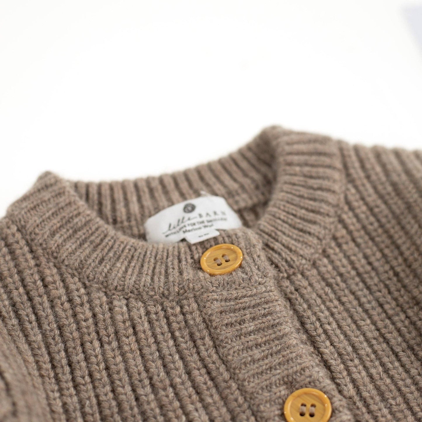 Gestrickte Babyjacke aus Merinowolle