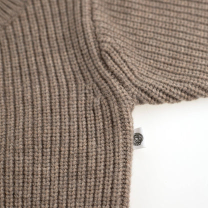 Gestrickte Babyjacke aus Merinowolle